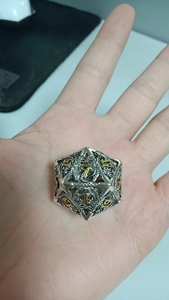 Biểu Tượng Tùy Chỉnh Khắc Đồng <span class=keywords><strong>D20</strong></span> Đa Diện Vàng Kim Loại Rỗng Xúc Xắc Thiết Lập Thiết Kế Độc Đáo Cho Dnd Trò Chơi Và Csuru - Product Image 2