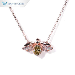 จี้สร้อยคอพลอยมอยส์ซาไนต์สีรูปแมลง ของ Tianyu ชิ้นงานเฉพาะกลุ่มและประณีต เหมาะสำหรับผู้หญิง - Product Image 1
