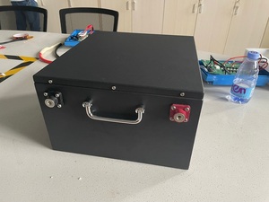 แบตเตอรี่ลิเธียมไอออนแบบชาร์จได้ เกรด A 12V 200Ah  กล่องเหล็กติดตั้งใต้เบาะ  แบตเตอรี่ LiFePO4 แบบ Deep Cycle สำหรับใช้งานเพื่อการพักผ่อน - Product Image 4
