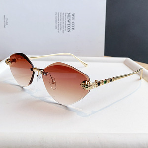 Lunettes de soleil œil-de-chat sans monture pour femme, protection UV400, tête de serpent en métal, mode, protection solaire adulte 2026 - Product Image 2