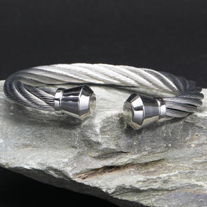 Bracelet Homme Domdomous Hop Accessoires Fabricants En Gros Personnalité En Acier Inoxydable Enroulement C-type Titane Tendance Rétro - Product Image 2