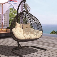 Fauteuil suspendu moderne d'extérieur en forme d'œuf, avec coussin en plastique, structure en fer forgé noir, chaise balançoire tressée pour patio, salon de jardin, relaxation, 2 places