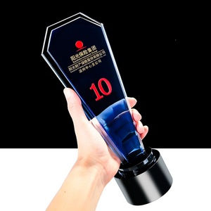 Trofeos de Cristal Transparentes en Rojo, Naranja y Dorado para Golf, Fútbol y Deportes, Premios Personalizables - Product Image 6