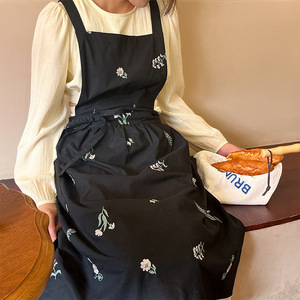 Embroidered Apron Women Cotton Linen Floral Pattern Water Repellent Stain Resistant Kitchen Workwear Daily Use Four Seasons - Product Image 1