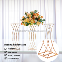 Centre de table tendance et élégant, support à fleurs en métal doré brillant, support en acier inoxydable pour les événements festifs