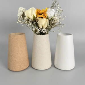 Vaso Conico in Ceramica Opaca Minimalista - Fioriera Artigianale Stile Nordico Moderno per Arredamento <span class=keywords><strong>Casa</strong></span> <span class=keywords><strong>e</strong></span> Composizioni Floreali Nuziali - Product Image 1