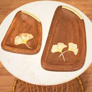 Ensemble de 2 plateaux de service en bois, planches à servir artisanales pour les collations, le fromage et les apéritifs, pour la cuisine, la salle à manger et l'hôtellerie - Product Image 5