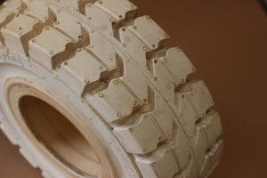 Neumáticos de carretilla elevadora sin marcar gris negro blanco de la mejor calidad 15X4.5-8 16X6-8 18X7-8 <span class=keywords><strong>21X8</strong></span>-<span class=keywords><strong>9</strong></span> neumáticos sólidos industriales - Product Image 4