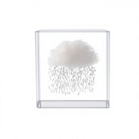 Cube en verre avec des gouttes de pluie sculptées, des nuages, une lune, un système solaire, décoration de bureau moderne minimaliste créative, ornement apaisant et réparateur