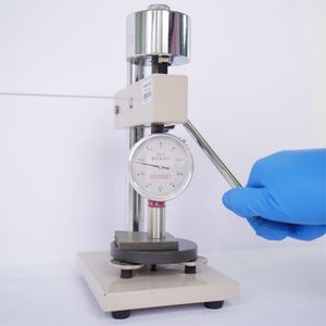 Feuille de caoutchouc conductrice à haute résistance à la déchirure, ensemble de compression, feuille de caoutchouc silicone vulcanisé à chaud à 30 % pour l'électronique médicale - Product Image 3