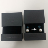 Boîte cadeau de luxe en papier noir pour bijoux, avec logo en relief, revêtement UV et pelliculage mat