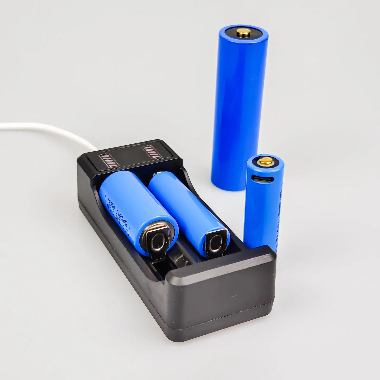 도매 AA 리튬 이온 배터리 1.5V 충전기 충전식 USB 충전기 배터리 AAA 1.5V