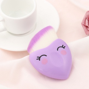 Brocha de maquillaje kabuki para mujer, brocha de maquillaje kabuki suave, portátil, pequeña, con diseño de corazón de amor púrpura, herramienta cosmética de viaje, nueva moda - Product Image 5