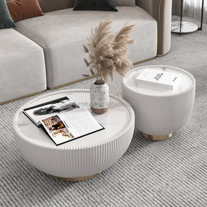 Tables basses rondes modernes et minimalistes, plateau en dalle de marbre, bord en métal doré, base à nervures verticales, mobilier pour hall d'hôtel, salon - Product Image 2