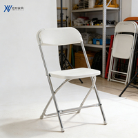 Chaise pliable stable avec cadre en chrome, siège et dossier en plastique résistant à l'usure, pour dortoirs étudiants, vente en gros