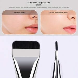 Brocha de Maquillaje Plana con Cerdas Sintéticas Electrochapadas y Mango de Plástico para Difuminar Maquillaje Líquido - Product Image 3