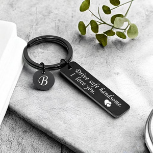 Porte-clés mousqueton en alliage de zinc avec logo personnalisé, gravure laser, étanche et léger - Cadeau promotionnel personnalisé - Product Image 3