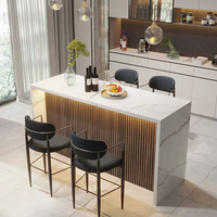 Îlot de cuisine avec comptoir de bar, plateau moderne en pierre frittée, base en bois massif, bar à petit-déjeuner autoportant pour cuisine et salle à manger