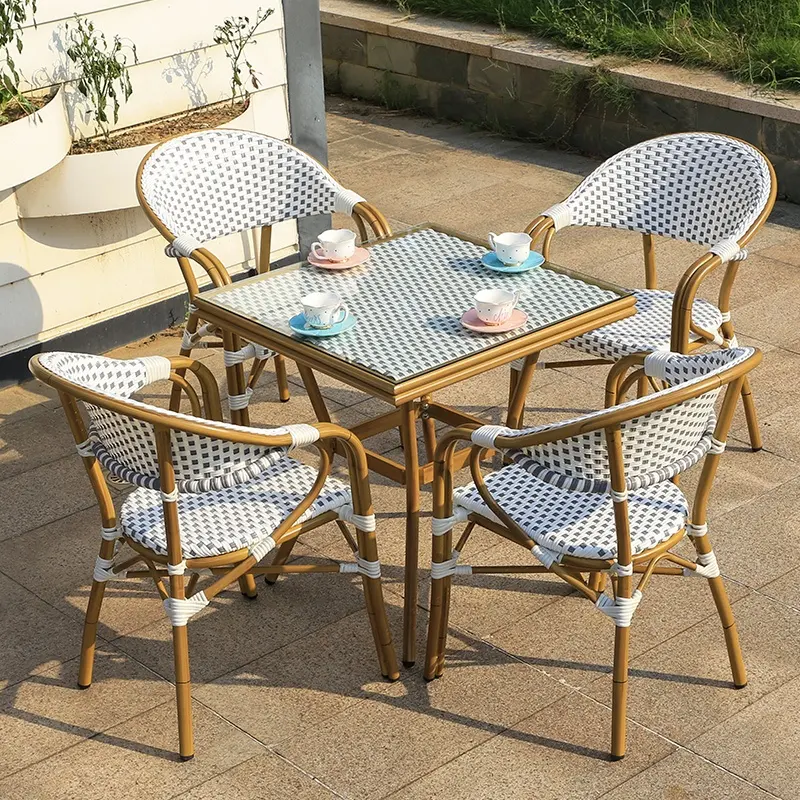 Prezzo economico tavolo da giardino mobili da esterno sedie da esterno in Rattan bianco e tavolo da tè