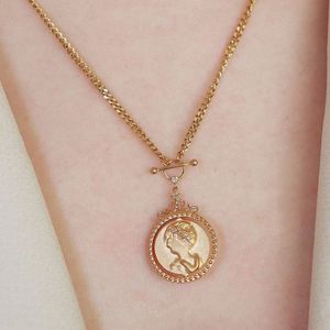 Collier délicat et minimaliste en or 18 carats avec saphir et pierre de Quenhead de Xinfly - Product Image 2