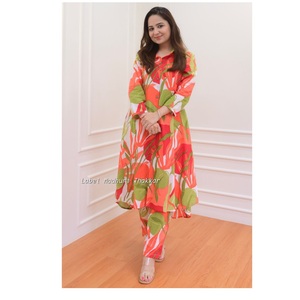 Nuova collezione con stampa in mussola <span class=keywords><strong>Kurti</strong></span> pantaloni da donna abbigliamento normale Pakistani <span class=keywords><strong>Kurti</strong></span> Set disponibile alla maggior quantità per il commercio all'ingrosso - Product Image 1