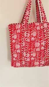 Bolso Tote de Algodón Acolchado con Estampado Floral Étnico, Hecho a Mano, para Viajes y Compras - Product Image 5