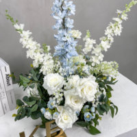DKB Handgefertigtes Kunstblumen- und Pflanzenarrangement Blaue Rittersporn-Blumenstrauß Dekoration für Hochzeits-Bodenornament