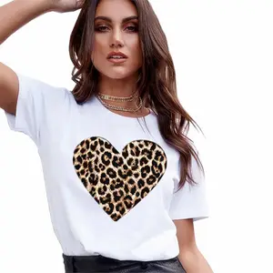 Camisetas con estampado de leopardo y corazón de amor para mujer, blusas informales con cuello redondo