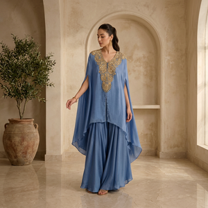 Conjunto de Cordón de Seda Indio para Mujer con Bordado a Mano Intrincado y Costuras de Diseño, Ropa Étnica Premium para Fiestas - Product Image 1