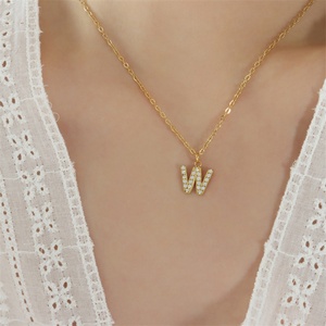 Collar de Gargantilla Chapado en Oro para Mujer, con Colgante de Letra con Diamantes de Acero Inoxidable - Product Image 2