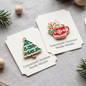 Campana <span class=keywords><strong>de</strong></span> Navidad <span class=keywords><strong>de</strong></span> metal esmaltado chapada en <span class=keywords><strong>oro</strong></span> <span class=keywords><strong>de</strong></span> lujo con logotipo personalizado, bastón <span class=keywords><strong>de</strong></span> caramelo festivo, regalo <span class=keywords><strong>de</strong></span> costura, soporte magnético personalizado para agujas - Product Image 2