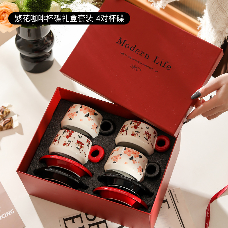 Ensemble de 4 tasses et soucoupes