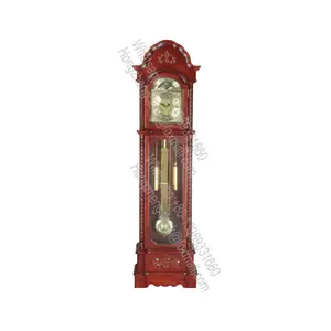 伝統的な装飾、この振り子のおじいさんの時計は、王冠に装飾的なオーバーレイが付いた優雅なボンネットペディメントを備えています