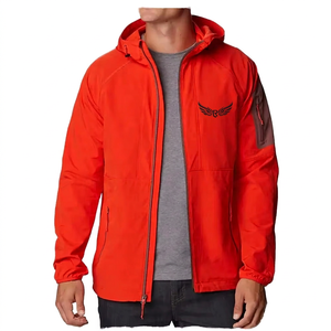 Veste coupe-vent à capuche rouge pour homme, décontractée, pour l'extérieur, fermeture éclair sur le devant, couleur unie, en polyester, avec logo imprimé sur les ailes - Product Image 1