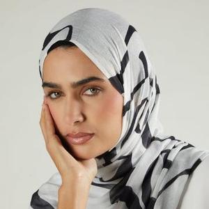 Hiyab Musulmán Personalizado Premium con Logotipo, Pañuelo para Mujer con Estampado, Personalizable, Duradero, Cómodo, Moderno y Elástico - Product Image 1