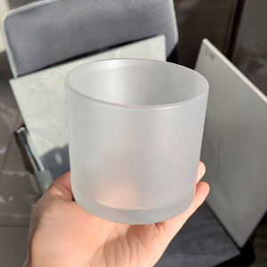 وعاء شموع زجاجي أسطواني كبير وواسع فارغ بثلاثة فتائل، سعة 520 مل - Product Image 4