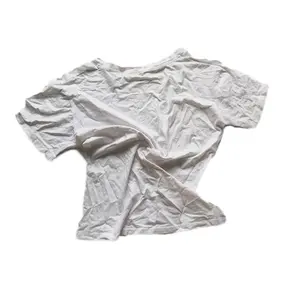 Белая хлопчатобумажная футболка с возобновляемыми ресурсы, текстильные отходы, используемые для промышленной уборки