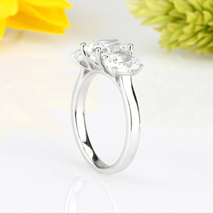 Elegante Anello Ovale con Zirconi per Coppie, Gioiello Minimalista di Lusso per Donna, Uso Quotidiano, Regalo Chic - Product Image 6