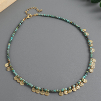 Collier ras du cou géométrique artisanal bohème pour femme, perles de riz en pierre naturelle colorées, design vintage style français 2026