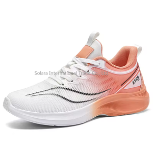 เทรนด์แฟชั่นฤดูใบไม้ผลิ ฤดูร้อน ฤดูหนาว รองเท้าตาข่ายทอระบายอากาศได้ดี สำหรับผู้ชายและผู้หญิง ไซส์ 36-50 น้ำหนักเบา พื้นนุ่ม ใส่สบาย เหมาะสำหรับวิ่ง - Product Image 2