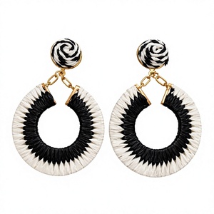 Pendientes de Aro Boho Hechos a Mano Coloridos de Moda, Pendientes Largos con Borlas de Rafia y Cuentas para Mujer, Regalos para Fiestas - Product Image 1