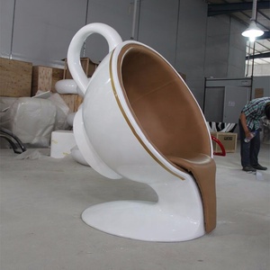 Scultura a forma di tazza di caffè in vetroresina - Arte liquida contemporanea per bar e spazi ufficio - Product Image 2