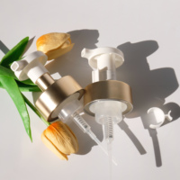 Bouteille Pompe en Plastique PET Blanche Personnalisée de 200 ml avec Clip et Mousse Dorée