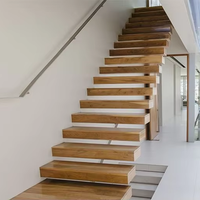 Escalier flottant droit avec marches en bois et main courante en verre, design personnalisé