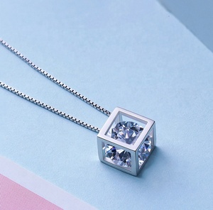 <span class=keywords><strong>Cubo</strong></span> de <span class=keywords><strong>Rubik</strong></span> mágico cuadrado personalizado, collar con colgante de plata de ley 925, diseño de ventana de amor bonito de circón para mujeres para fiestas - Product Image 4