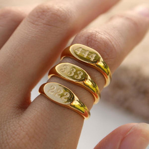 <span class=keywords><strong>Bague</strong></span> personnalisée en acier inoxydable 316L plaqué or 14k 18k PVD, anti-ternissement, étanche, avec logo et lettre, tendance pour femme - Meilleures ventes - Product Image 1