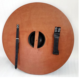 Bouclier rond en bois de style nordique viking, design traditionnel, fait main, pour exposition historique et accessoires de costume - Product Image 2