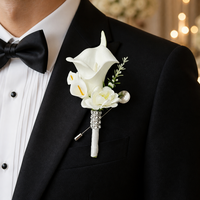 Nouvel Arrivage Boutonnière de Mariage Western en Soie avec Calla Lily, Accessoire de Costume pour le Marié et les Garçons d'Honneur, Fleur Blanche Minimaliste, Épingle de Revers