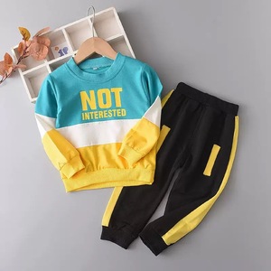 Ensemble <span class=keywords><strong>de</strong></span> survêtement 2 pièces color block pour jeunes garçons – Sweat-shirt à col rond et pantalon <span class=keywords><strong>de</strong></span> jogging – ODM OEM Personnalisé Vente en gros – Tenue décontractée quotidienne pour enfants - Product Image 2