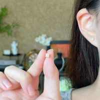 Boucles d'oreilles minimalistes élégantes en or jaune 18 carats avec diamant de laboratoire solitaire carré polyvalent, style princesse, et manchette d'oreille en diamant